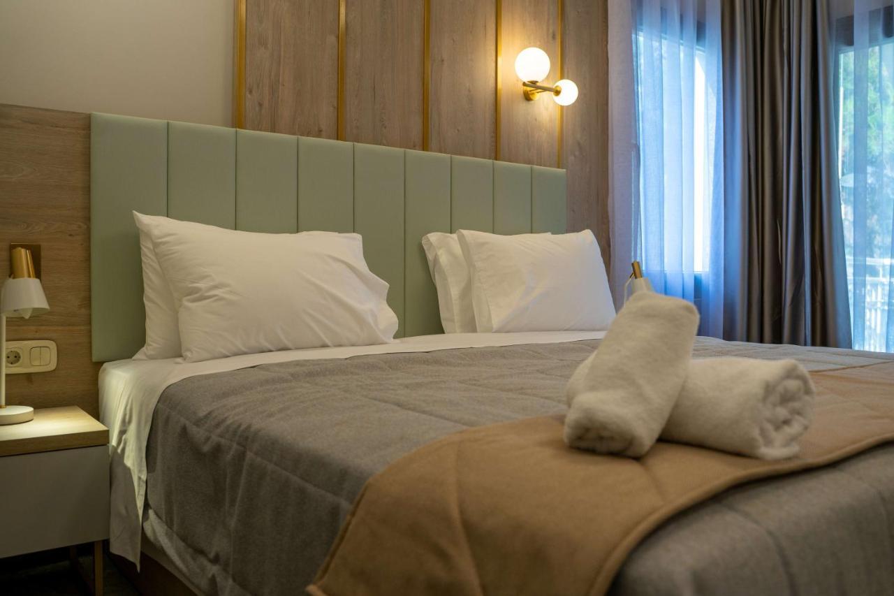 Tosca Beach Hotel Palaiontsiflikion Luaran gambar