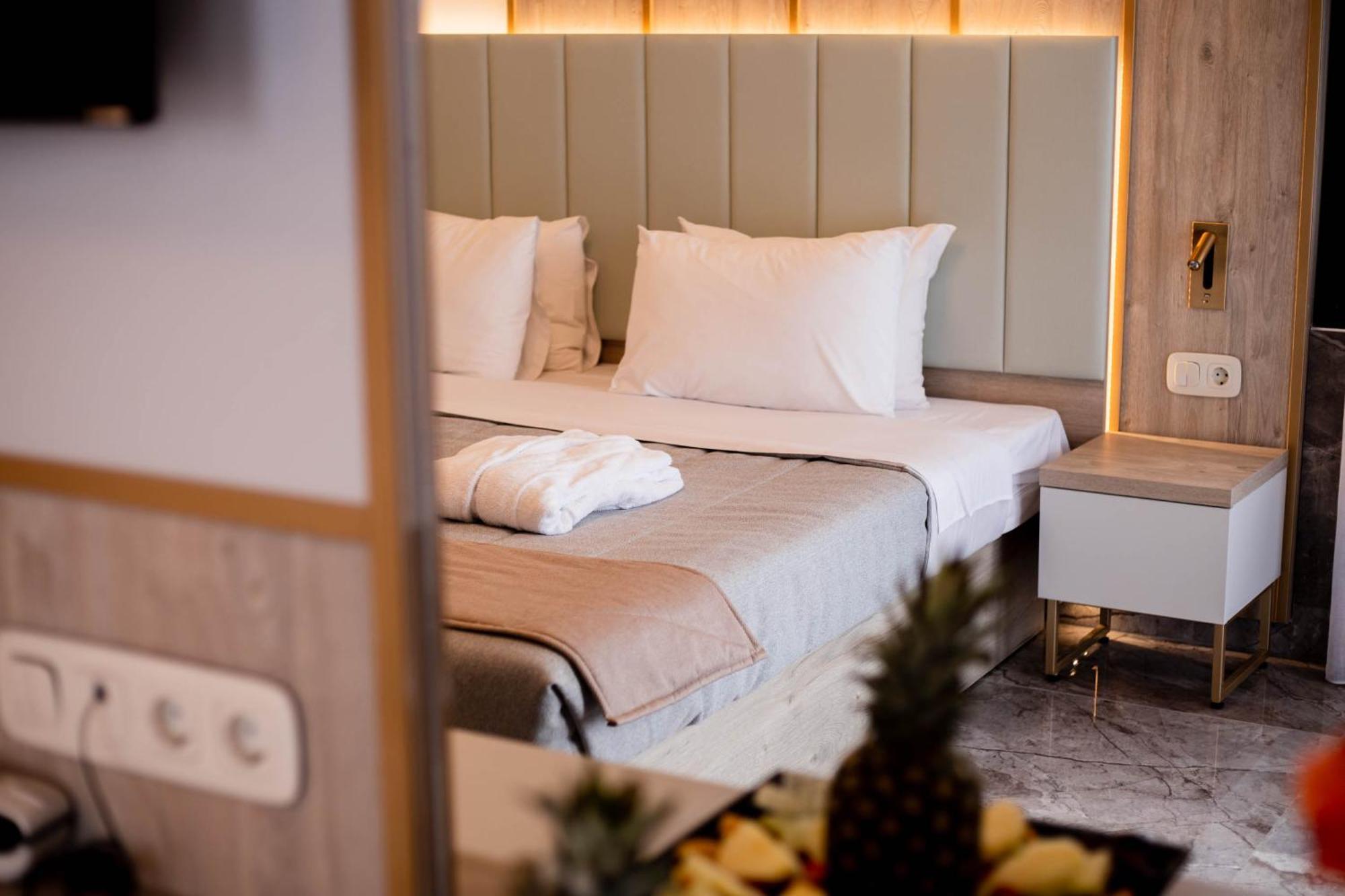 Tosca Beach Hotel Palaiontsiflikion Luaran gambar