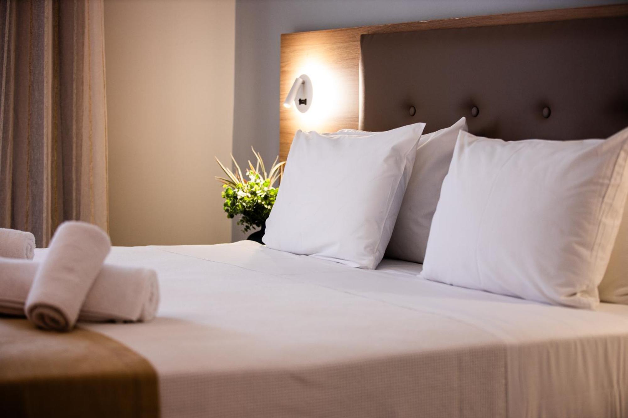 Tosca Beach Hotel Palaiontsiflikion Luaran gambar