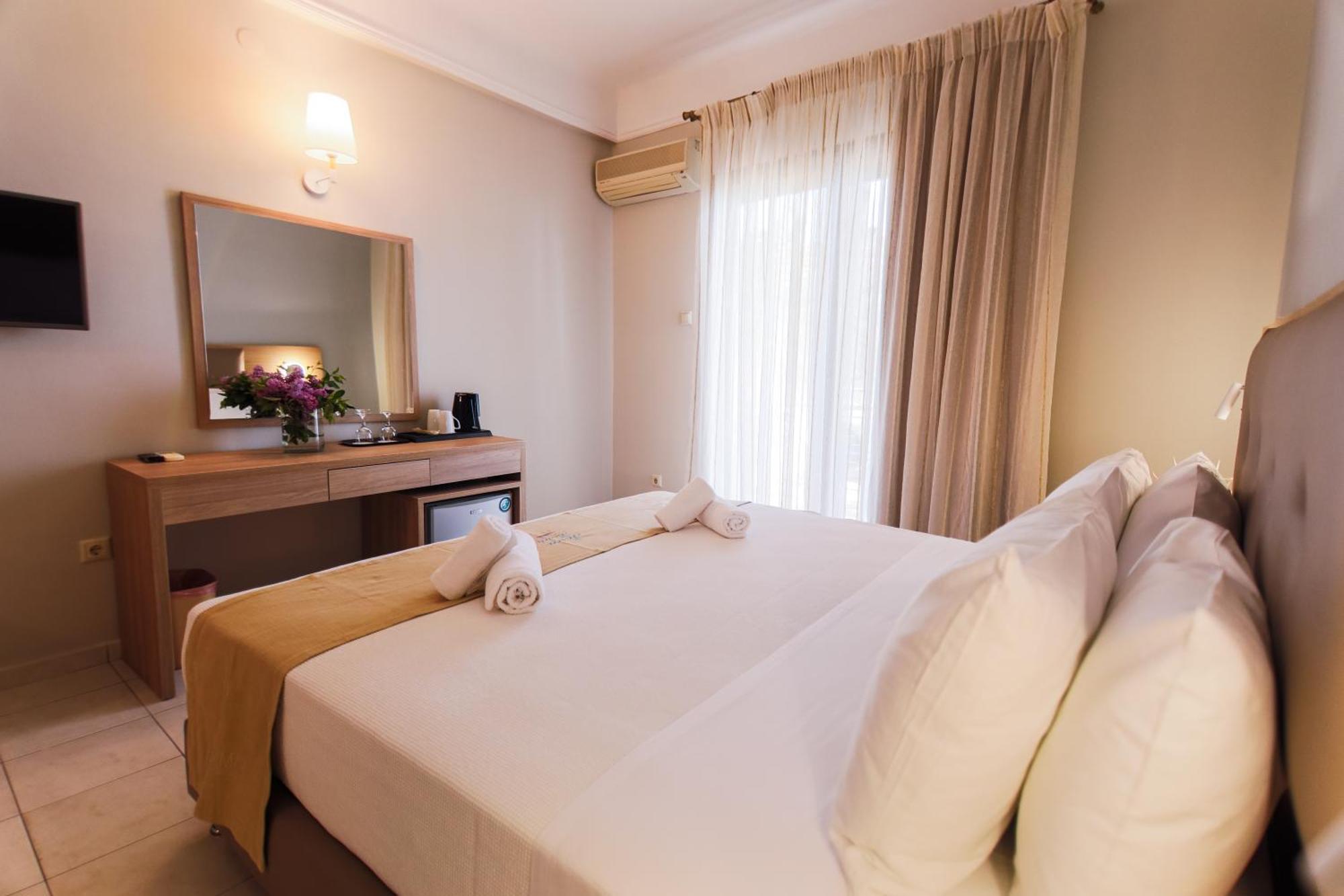 Tosca Beach Hotel Palaiontsiflikion Luaran gambar