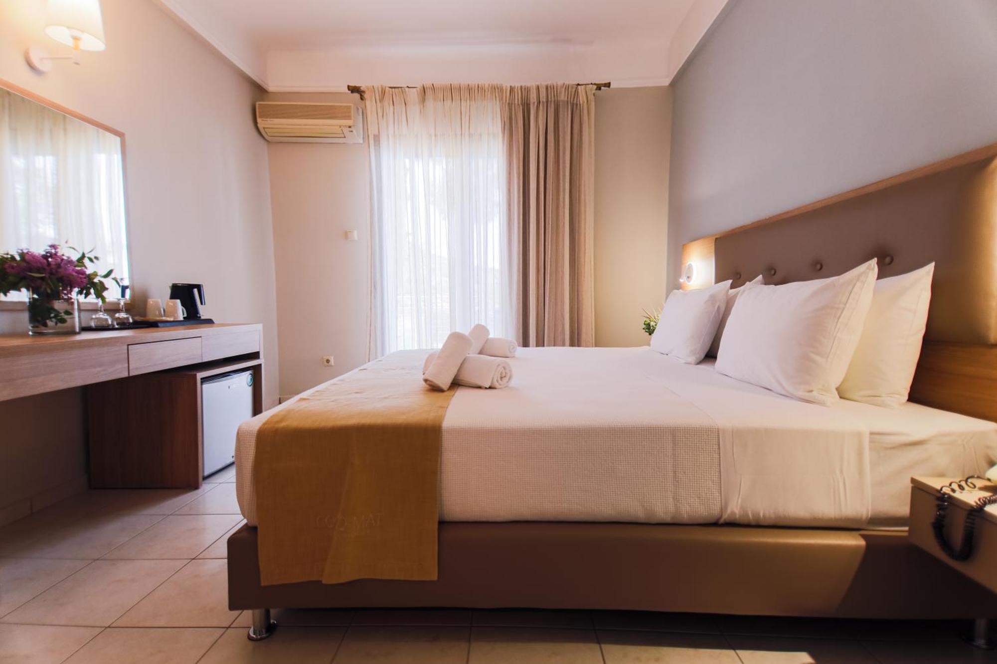 Tosca Beach Hotel Palaiontsiflikion Luaran gambar