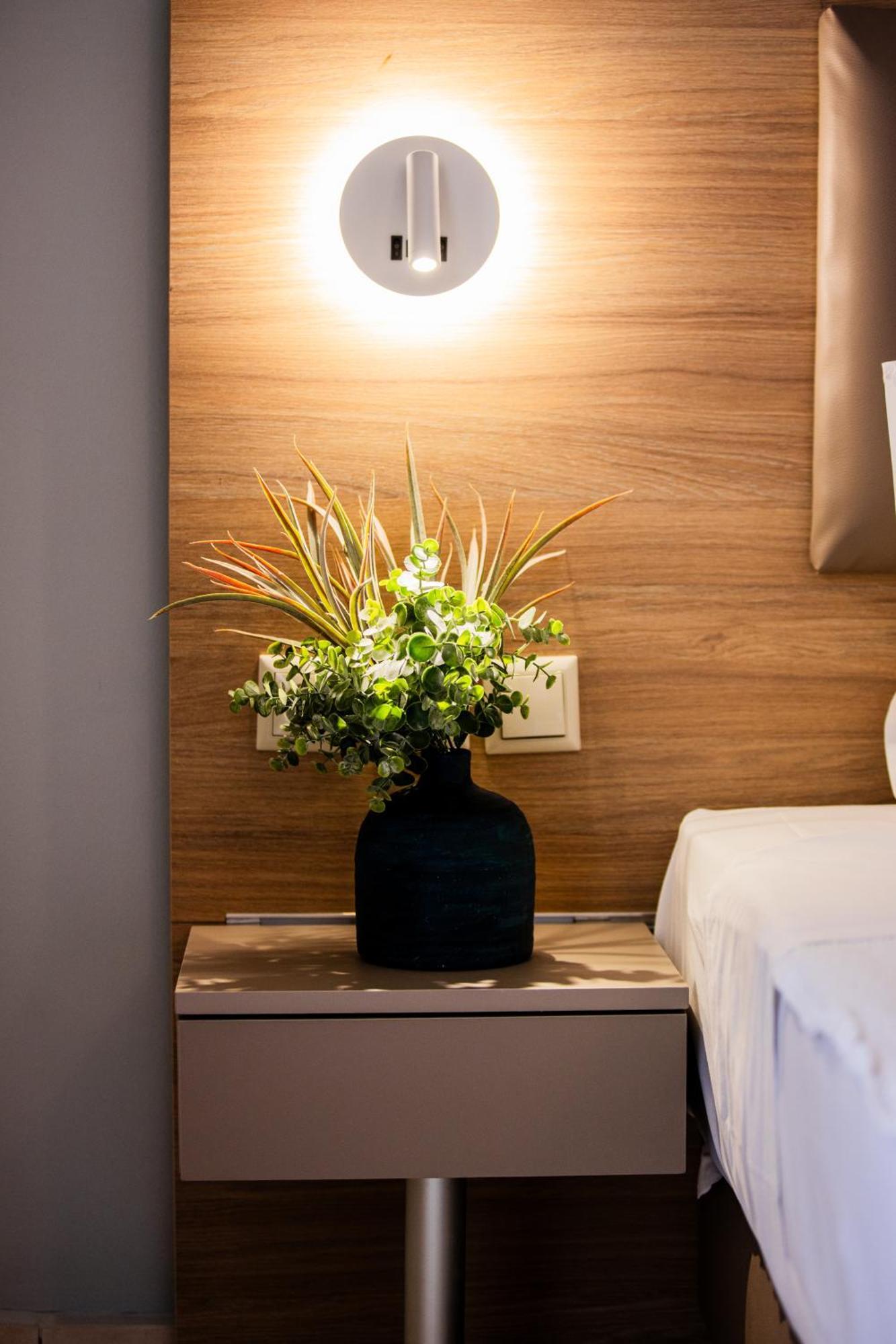 Tosca Beach Hotel Palaiontsiflikion Luaran gambar
